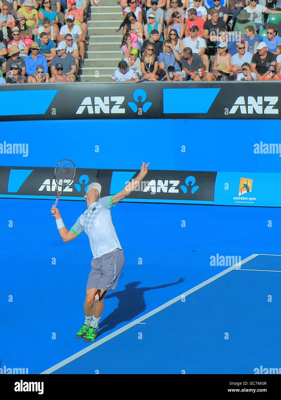 Kevin Anderson joue à l'Open d'Australie à Melbourne en Australie. Banque D'Images