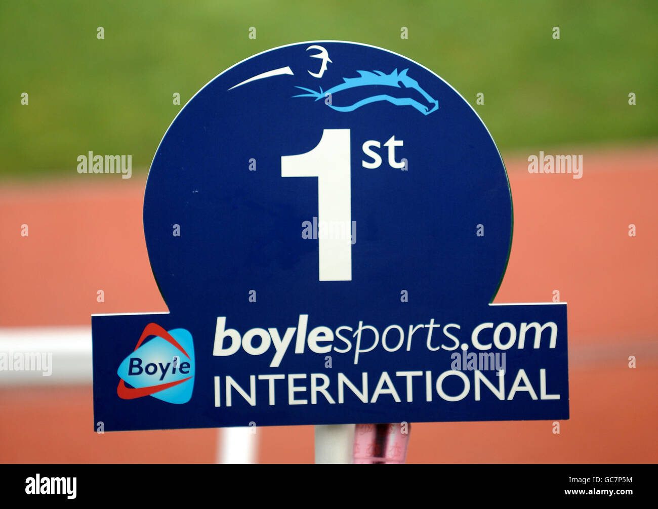 Courses hippiques - Boylesports International - première journée - Hippodrome de Cheltenham.Un marqueur de poste à l'hippodrome de Cheltenham Banque D'Images