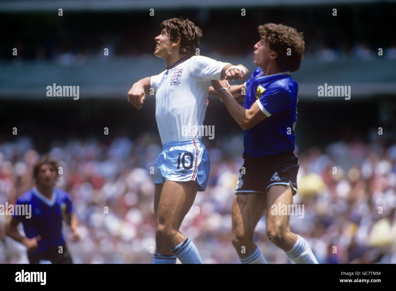 Gary Lineker (l) en Angleterre et Oscar Ruggeri (r) en Argentine pour le ballon Banque D'Images