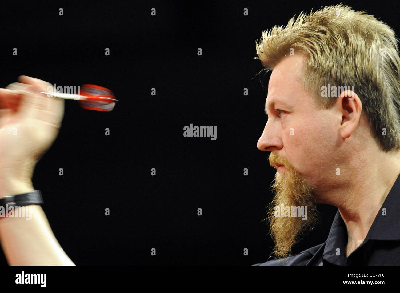 Fléchettes - Championnat du monde des fléchettes Ladbrokes.com - neuvième jour - Alexandra Palace.Simon Whitlock d'Australie en action pendant le Championnat du monde des fléchettes Ladbrokes.com à Alexandra Palace, Londres. Banque D'Images