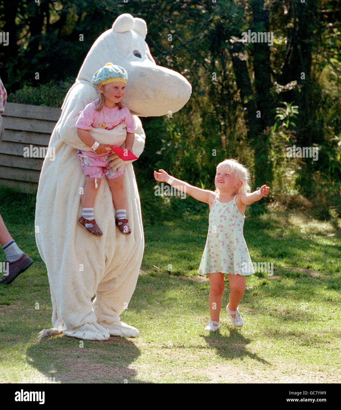 Vallée MOOMIN avec enfants et les caractères Moomin Banque D'Images