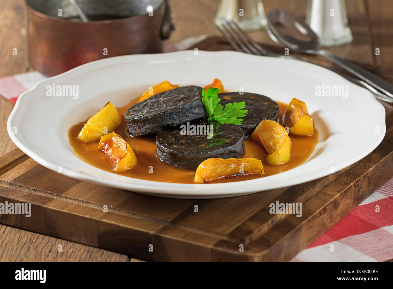 Boudin noir avec Apple. Populaire en Belgique et Royaume-Uni Banque D'Images