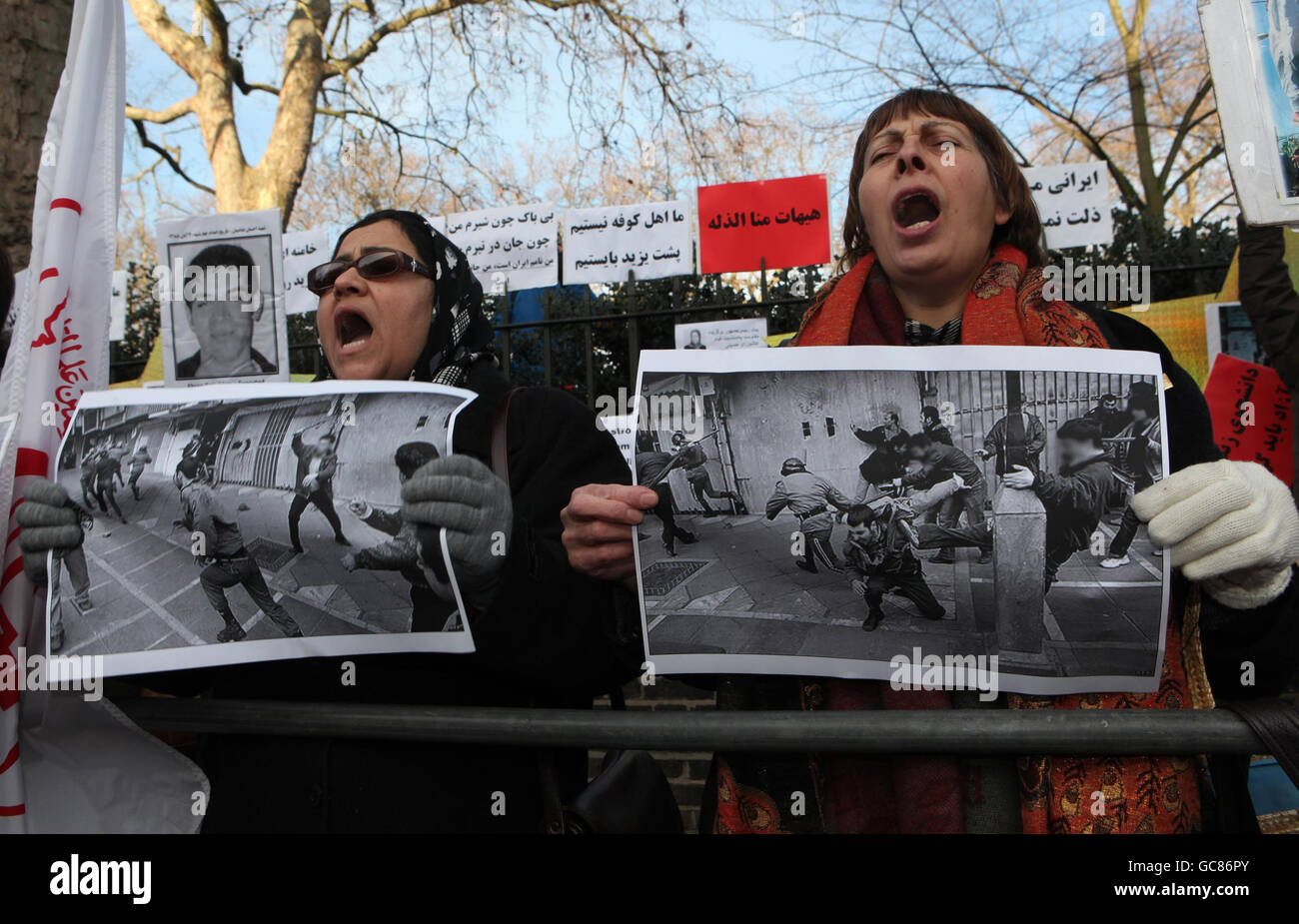 Protestation à l'ambassade d'Iran Banque D'Images