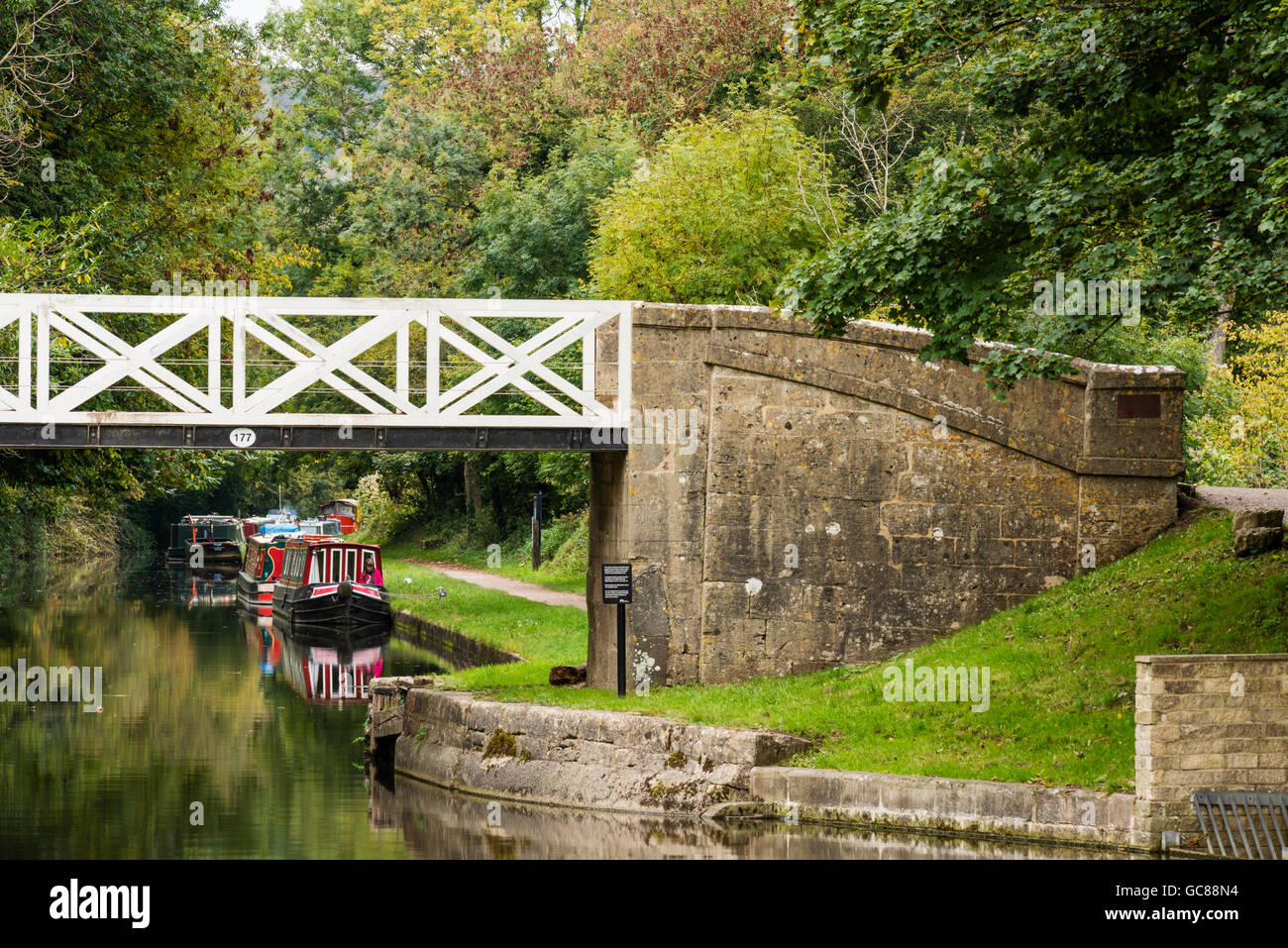 Bateaux étroits sur Kennet and Avon Canal, aqueduc Dundas (Grade 1), Limpley Stoke, (entre le Somerset et le Wiltshire frontière) Banque D'Images