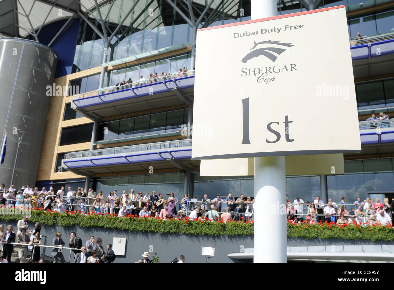 Courses hippiques - The Dubai Duty Free Shergar Cup Day - Ascot Racecourse.Vue générale du panneau de la 1ère place dans l'enceinte du gagnant à l'hippodrome d'Ascot Banque D'Images