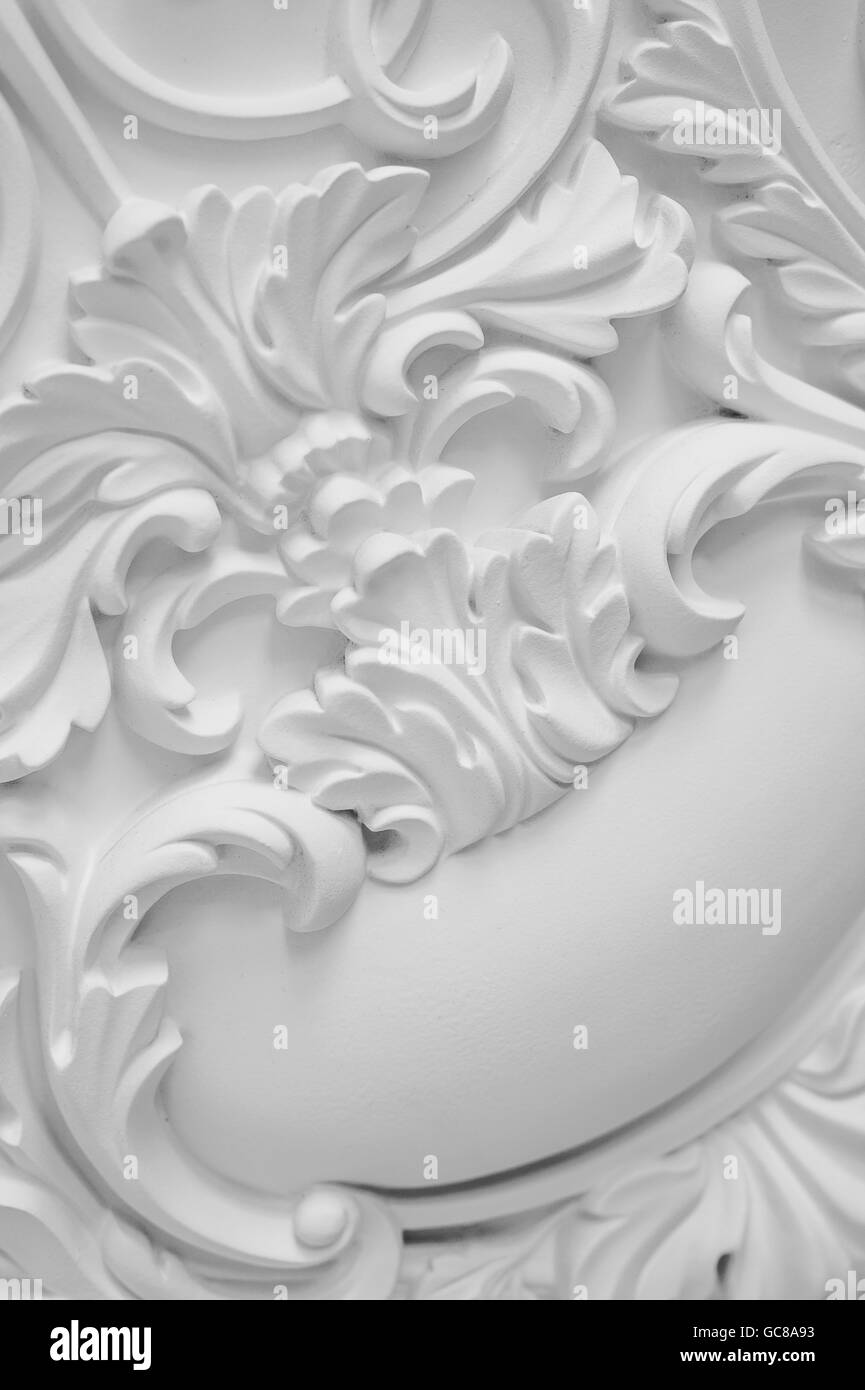 Luxury white wall design bas-relief avec des moulures en stuc élément roccoco Banque D'Images