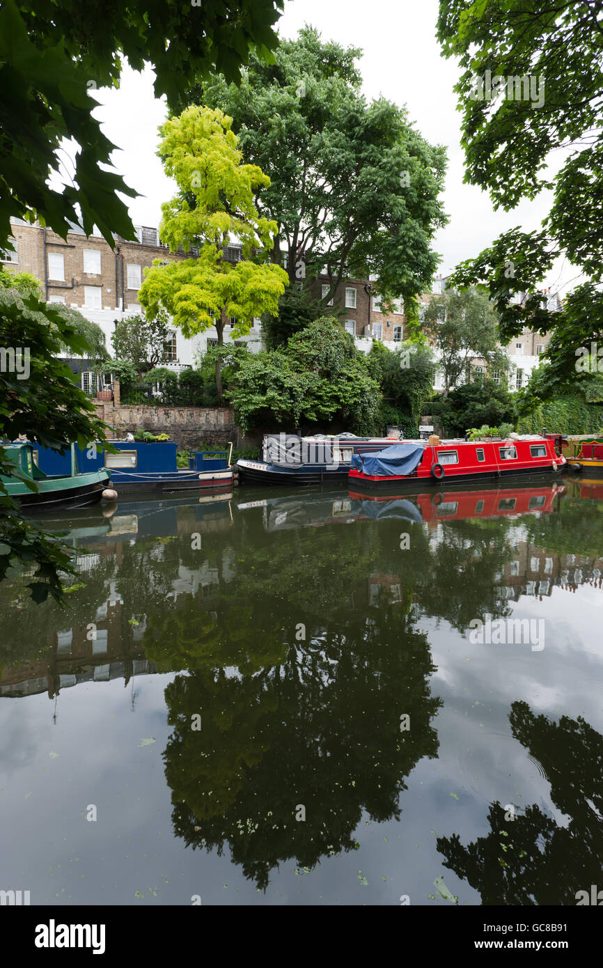 Une section de l'Regents Canal, juste à l'Est de l'Est, du portail du tunnel d'Islington. Banque D'Images