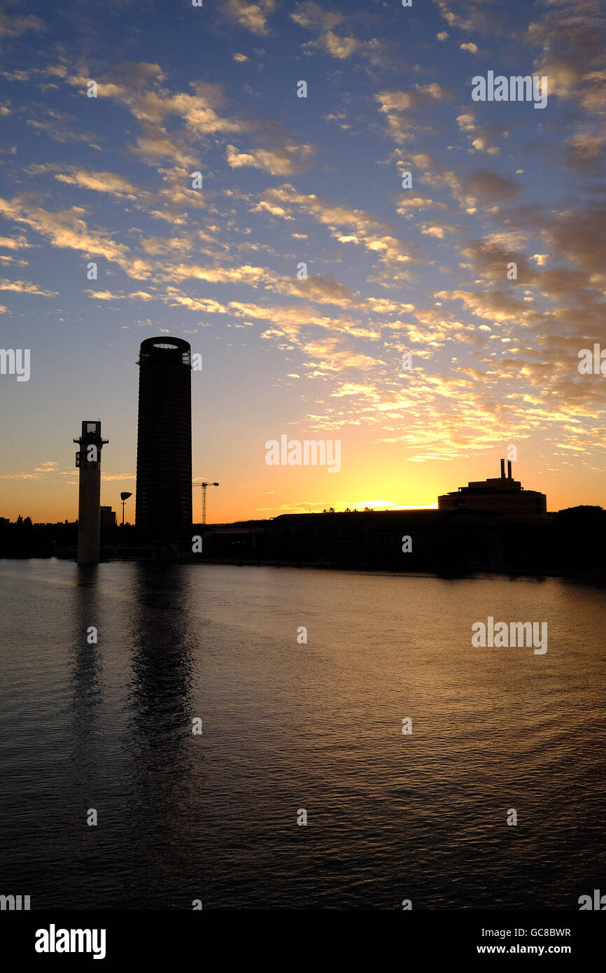 Le coucher du soleil. Guadalquivir. Séville Banque D'Images