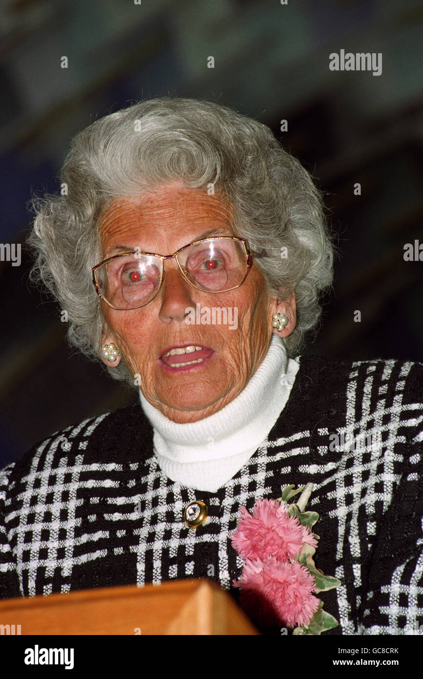 MME MARY WHITEHOUSE - PRÉSIDENTE DE L'ASSOCIATION NATIONALE DES TÉLÉSPECTATEURS ET AUDITEURS. Banque D'Images