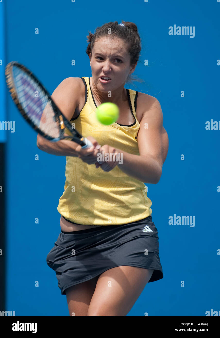 Tennis - Open d'Australie 2010 - quatrième jour - Melbourne Park.Laura Robson lors de son double match avec des pairs de Sally contre Jill Craybas et Abigail Spears pendant l'Open d'Australie à Melbourne Park Banque D'Images