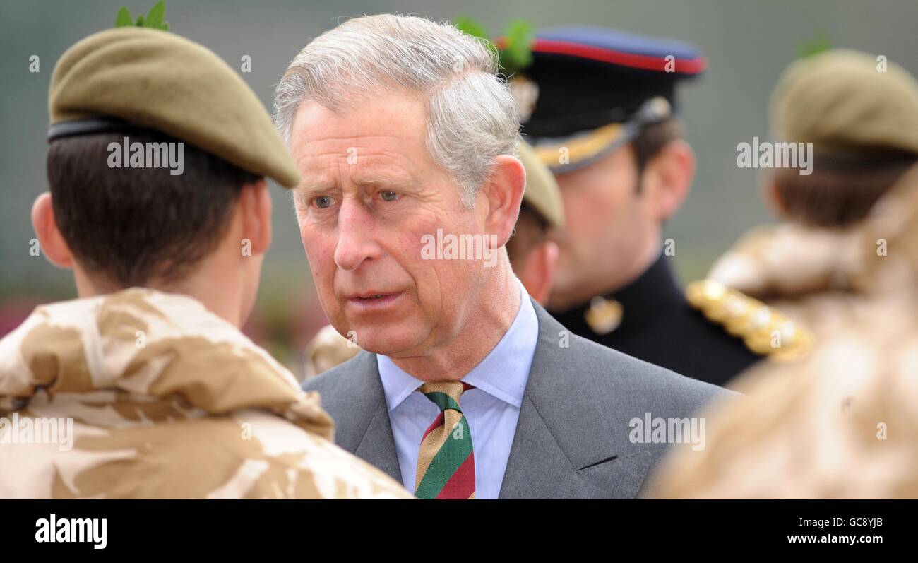 Le Prince de Galles remet des médailles de campagne au 2e Bataillon, The Mercian Regiment pour service en Afghanistan, à l'extérieur de la Maison Sandringham, sur le domaine royal de Norfolk. Banque D'Images