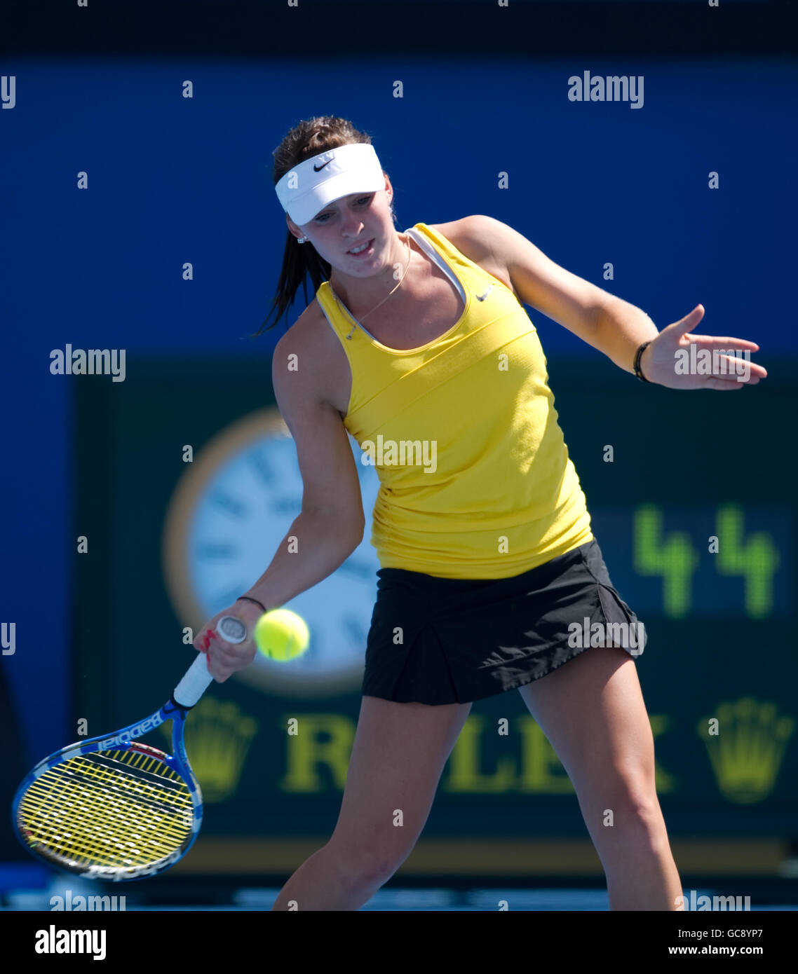 Sally se classe lors de son match avec Laura Robson pendant leur Match contre Vera Dushevina et Anastasia Rodionova pendant l'australien Ouvert au Melbourne Park Banque D'Images