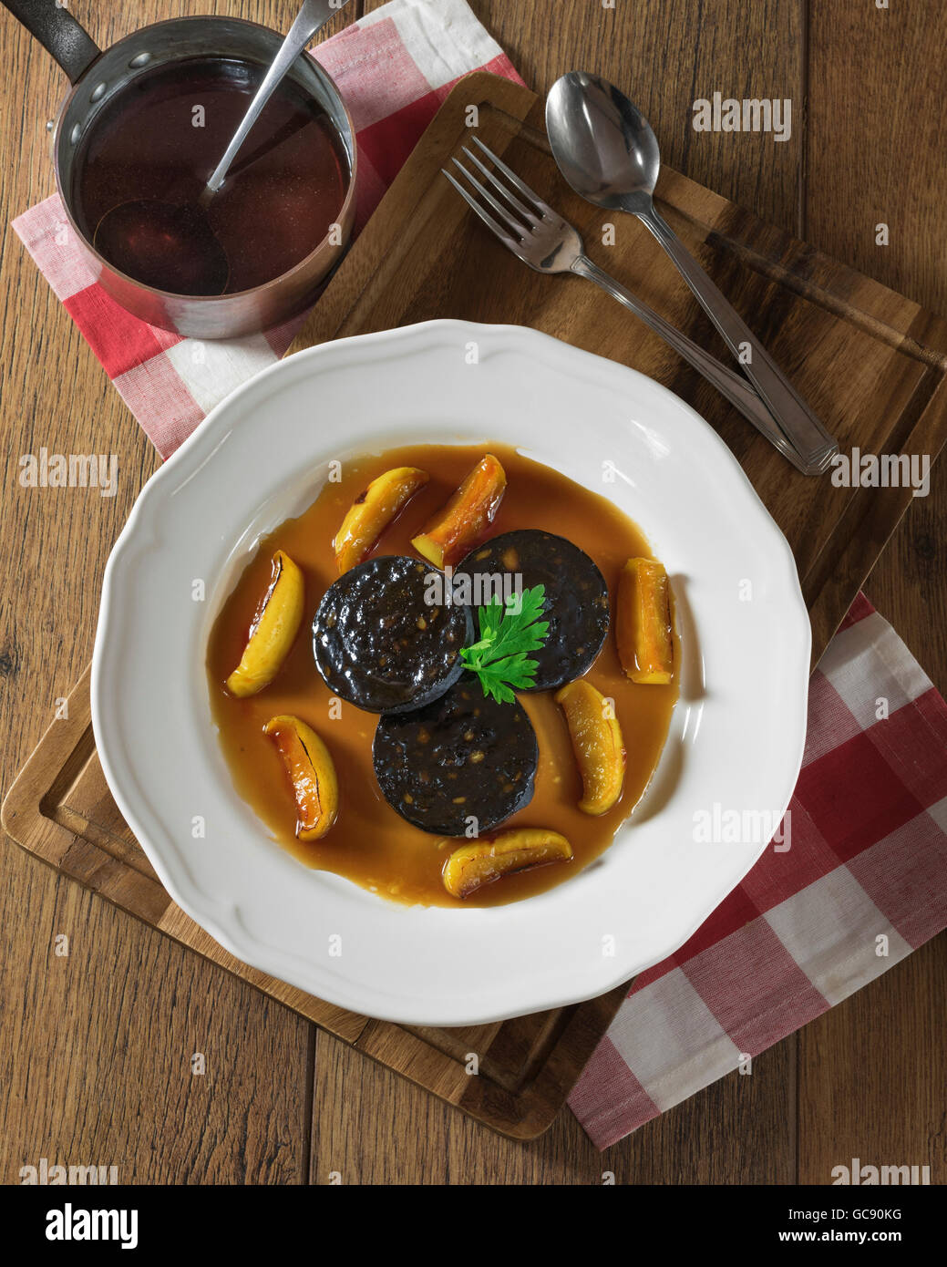 Boudin noir avec Apple. Populaire en Belgique et Royaume-Uni Banque D'Images