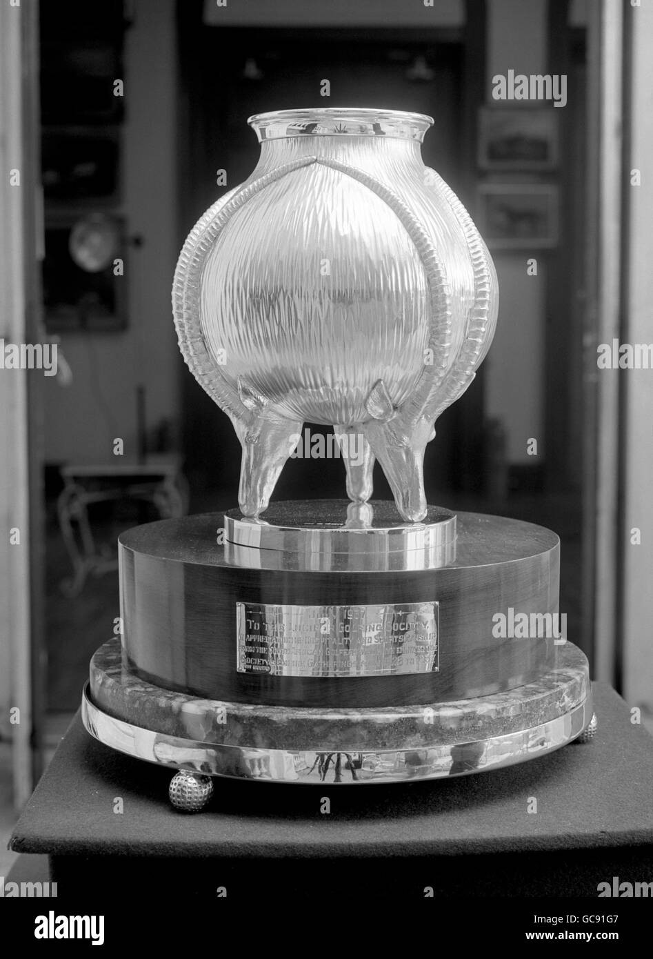 South Africa Gold vase, présenté à la Lucifer Golf Society en reconnaissance de l'hospitalité et de l'esprit sportif des golfeurs sud-africains qui ont apprécié les rassemblements de l'Empire de la société de 1928 à 1937. Banque D'Images