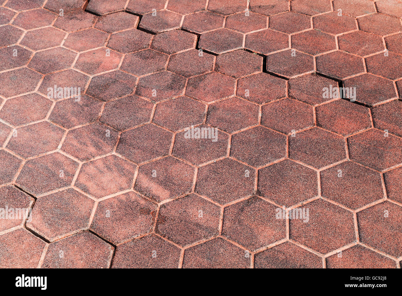 Honeycomb rouge motif cobblestone street, texture de fond de la chaussée Banque D'Images