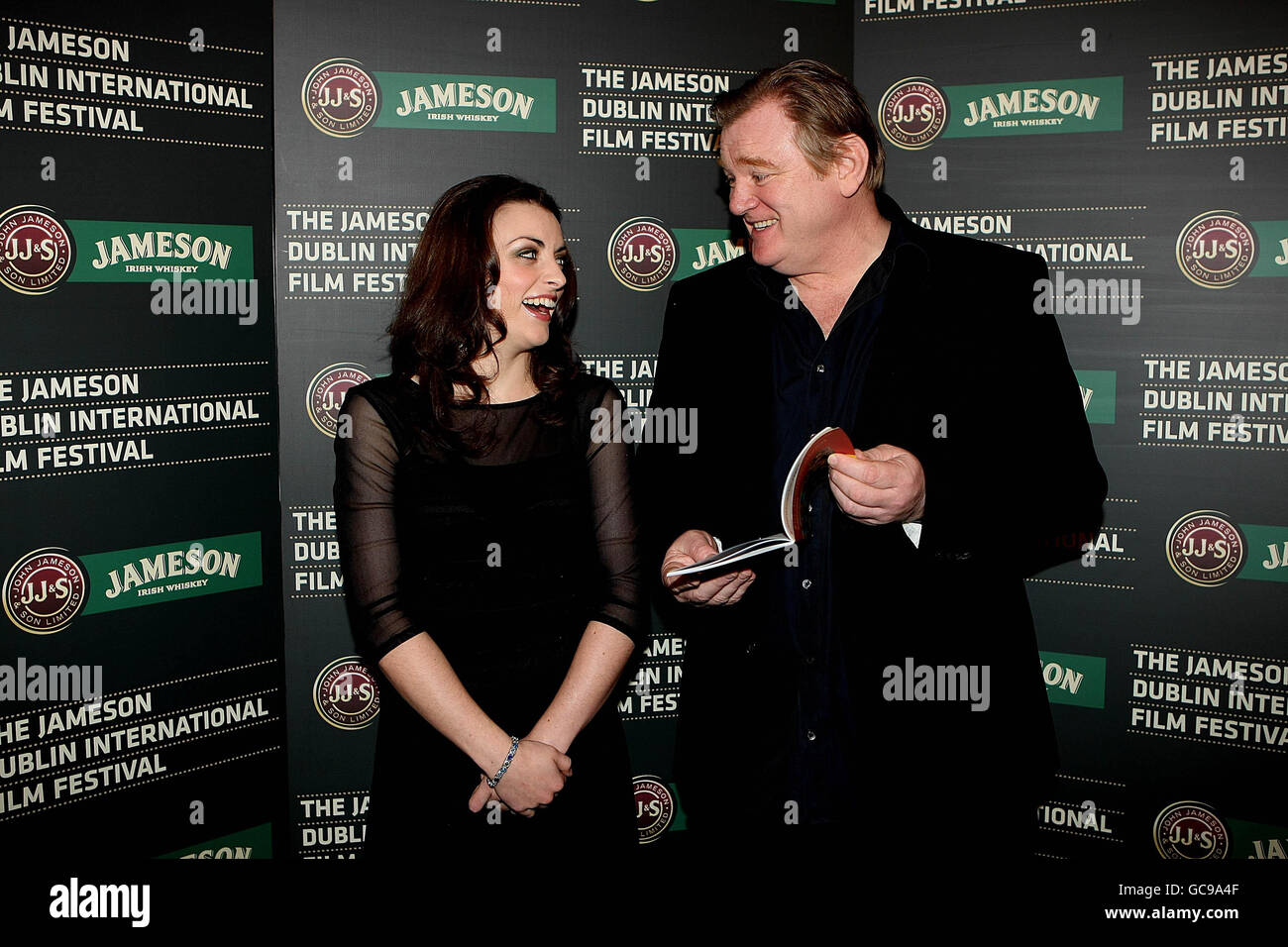 L'actrice irlandaise Nora-Jane Noone star de la nouvelle vedette Savage avec l'acteur Brendan Gleeson à un photocall dans le Merrion Hotel Dublin, pour le lancement du Jameson Dublin International film Festival 2010. Banque D'Images