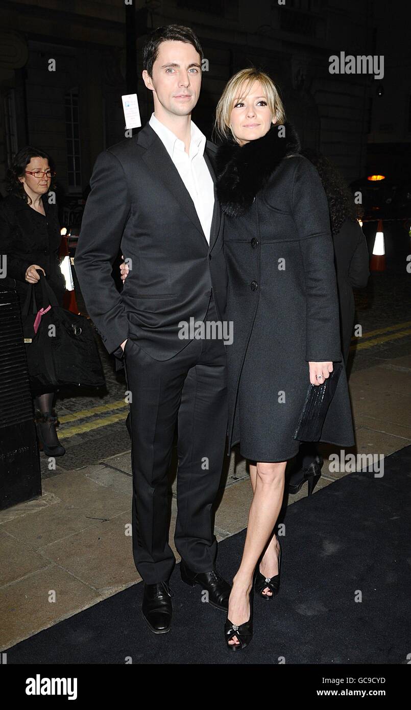 Matthew Goode et sa partenaire Sophie Dymoke arrivent pour la première d'UN Single Man au Curzon Mayfair, Londres. Banque D'Images