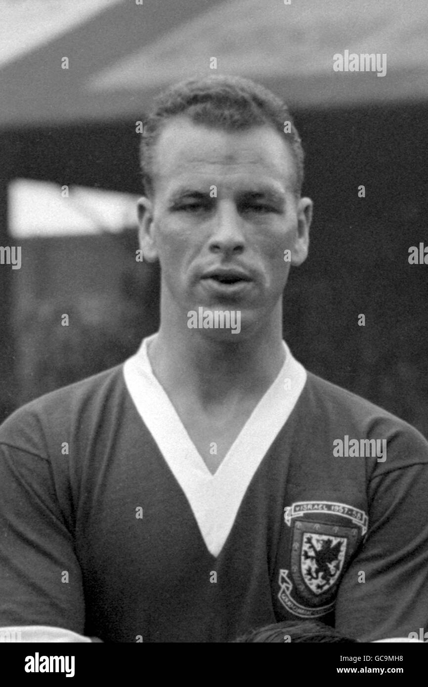 John Charles, un personnage central de l'équipe galloise qui a battu Israël par deux buts à zéro dans la deuxième partie de leur éliminateur de coupe du monde à Ninian Park, Cardiff le 5 février. Banque D'Images