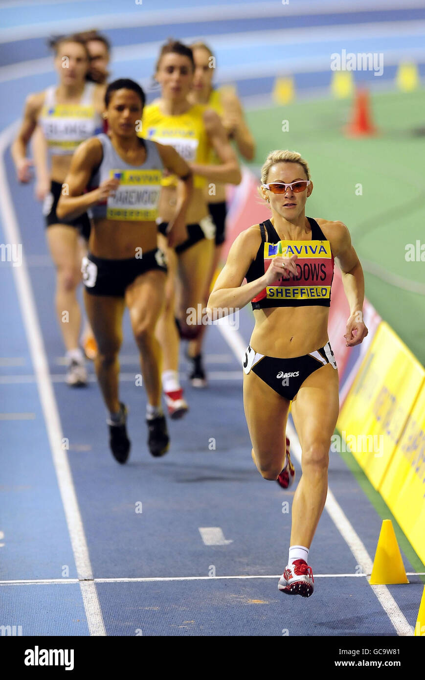 Jenny Meadows sur le chemin de la victoire à la finale de 800 m de Womens lors des épreuves du monde d'Aviva et des championnats du Royaume-Uni à l'Institut anglais du sport de Sheffield. Banque D'Images