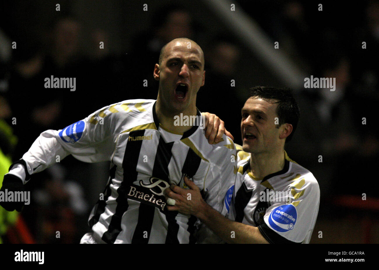 Football - coupe d'assurance coopérative - demi-finale - coeur de Midlothian / St Mirren - Fir Park.Billy Mehmet de St Mirren célèbre son score Banque D'Images