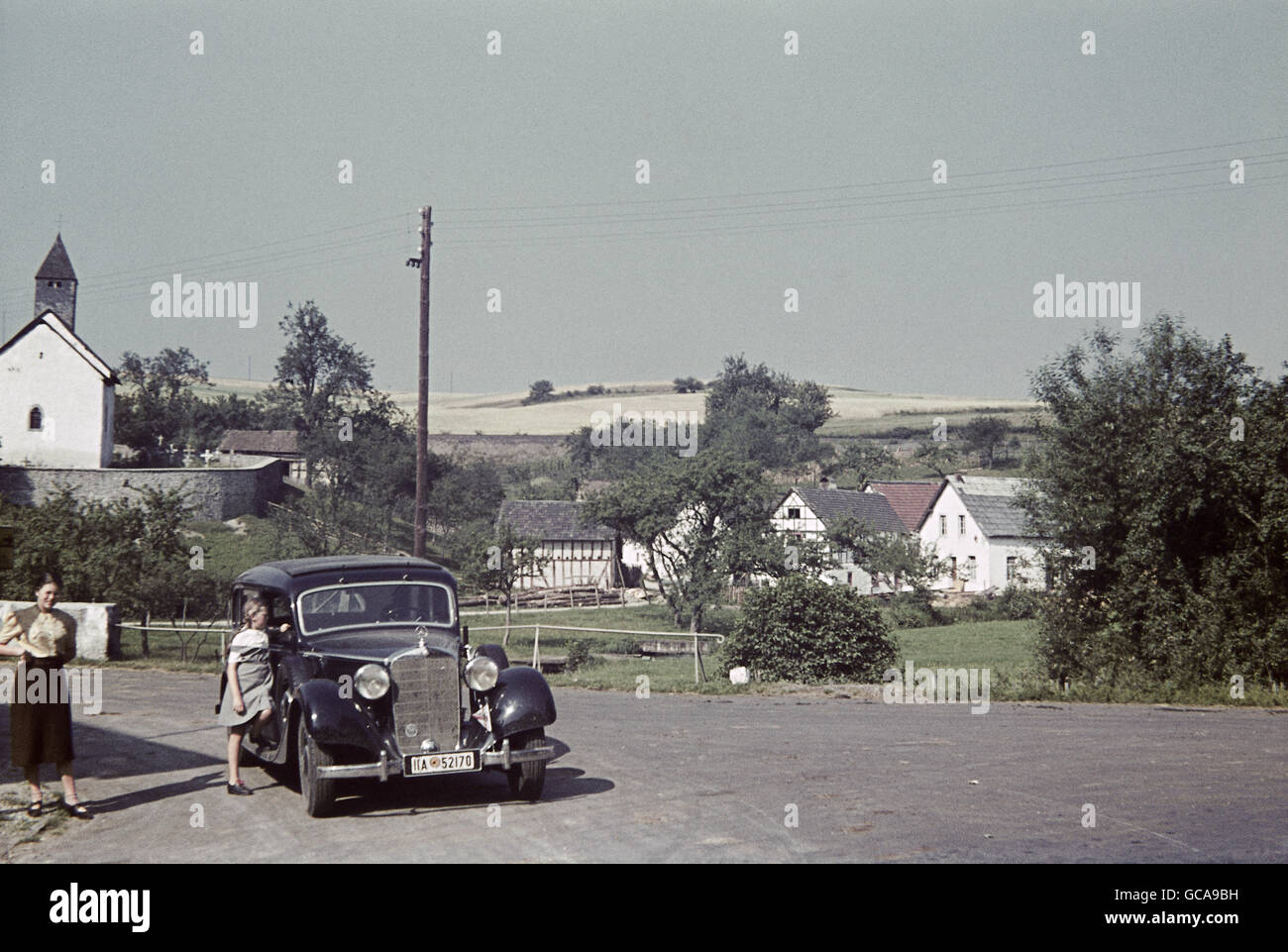 Transport Transport Voitures Variantes De Vehicule Mercedes Benz 170 V Dans Une Rue Dans Un Village De L Eifel Allemagne 2 8 1938 Europe Allemagne Reich Mercedes Benz W136 W 136 W191 191 170v Femme Transport Transport Voitures Variantes De Vehicule Mercedes Benz 170 V Dans Une Rue Dans Un Village De L Eifel Allemagne 2 8 1938 Europe Allemagne Reich Mercedes Benz W136 W 136 W191 191 170v Femme