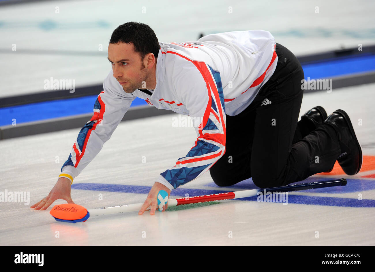 David Murdoch, un saut en Grande-Bretagne, pendant le curling masculin au Vancouver Olympic Centre, Vancouver, Canada. Banque D'Images