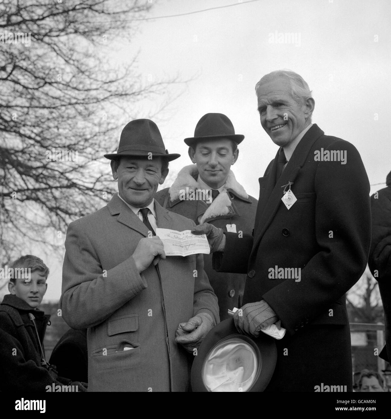 Les courses de chevaux - Sandown Park - Présentations - Esher - 1968 Banque D'Images