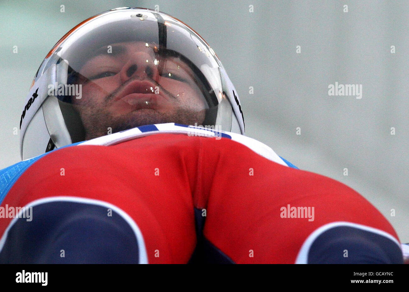 Adam Rosen, de la Grande-Bretagne, pendant une course d'entraînement dans le cadre de l'événement de luge pour hommes au Whistler Sliding Centre Whistler, Canada. Banque D'Images
