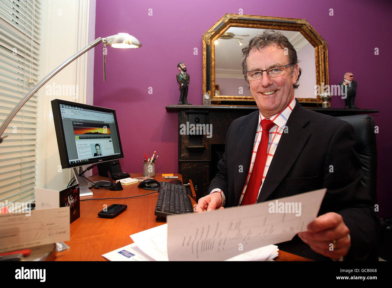 Mike Nesbitt, dans son bureau à son domicile, à la périphérie de Belfast. Banque D'Images