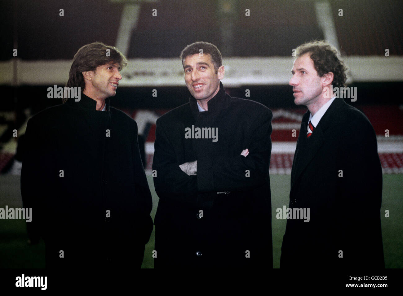 AC Milan à Highbury la nuit avant le match. (l-r) Roberto Donadoni, Mauro Tassotti et Franco Baresi. Banque D'Images