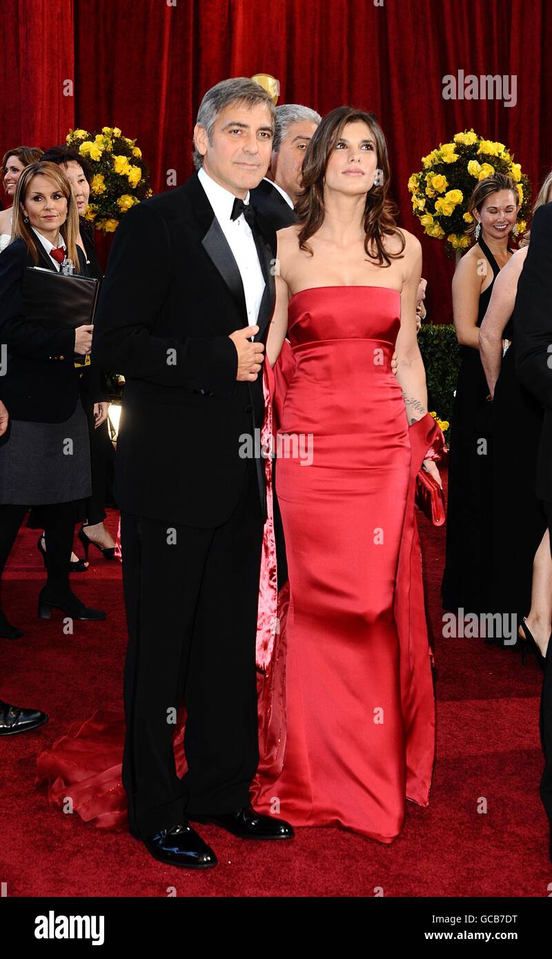 82e Academy Awards - arrivées - Los Angeles.George Clooney et Elisabetta Canalis arrivent pour les 82e Academy Awards au Kodak Theatre de Los Angeles. Banque D'Images