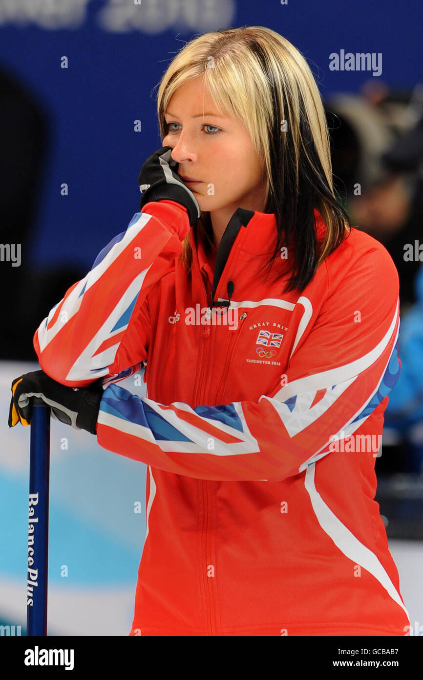 Jeux olympiques d'hiver - Jeux olympiques d'hiver de 2010 Vancouver - huitième jour.La Grande-Bretagne coupe Eve Muirhead lors de l'événement de curling féminin contre le Japon. Banque D'Images