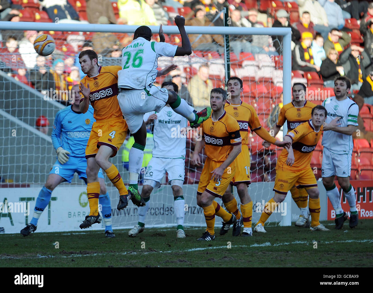 La Souleymane Bamba d'Hibernian se dirige vers le but lors du match de la première ligue de la Banque de Clydesdale à Fir Park, Motherwell. Banque D'Images