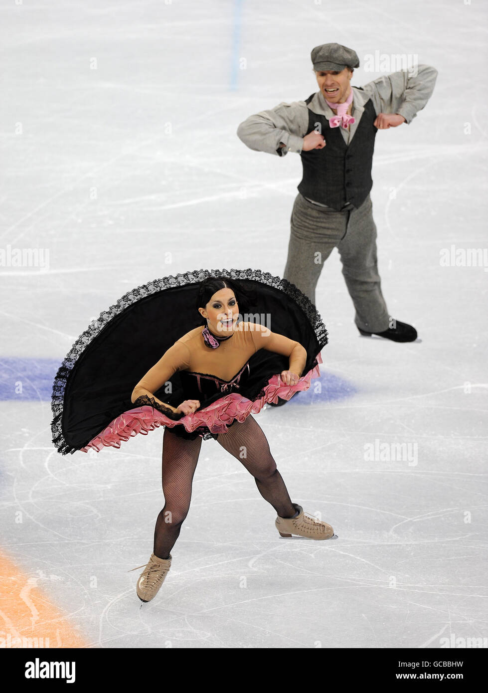 Jeux olympiques d'hiver - Jeux olympiques d'hiver de 2010 Vancouver - dixième jour.Isabelle Delobel et Olivier Schoenfelder, en France, dans la danse sur glace de patinage artistique, danse originale au Pacific Coliseum, Vancouver Banque D'Images