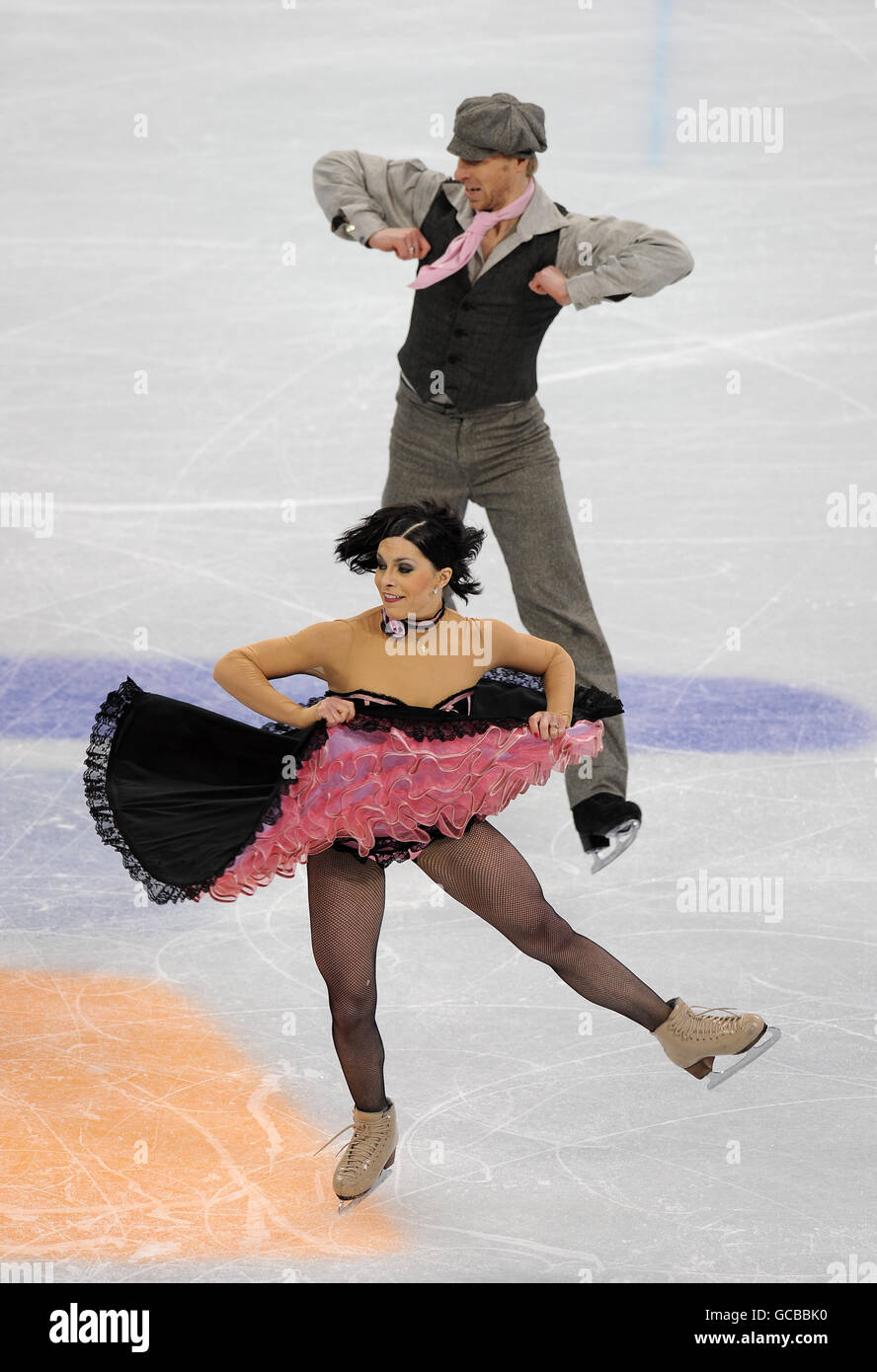 Isabelle Delobel et Olivier Schoenfelder, en France, dans la danse sur glace de patinage artistique, danse originale au Pacific Coliseum, Vancouver Banque D'Images