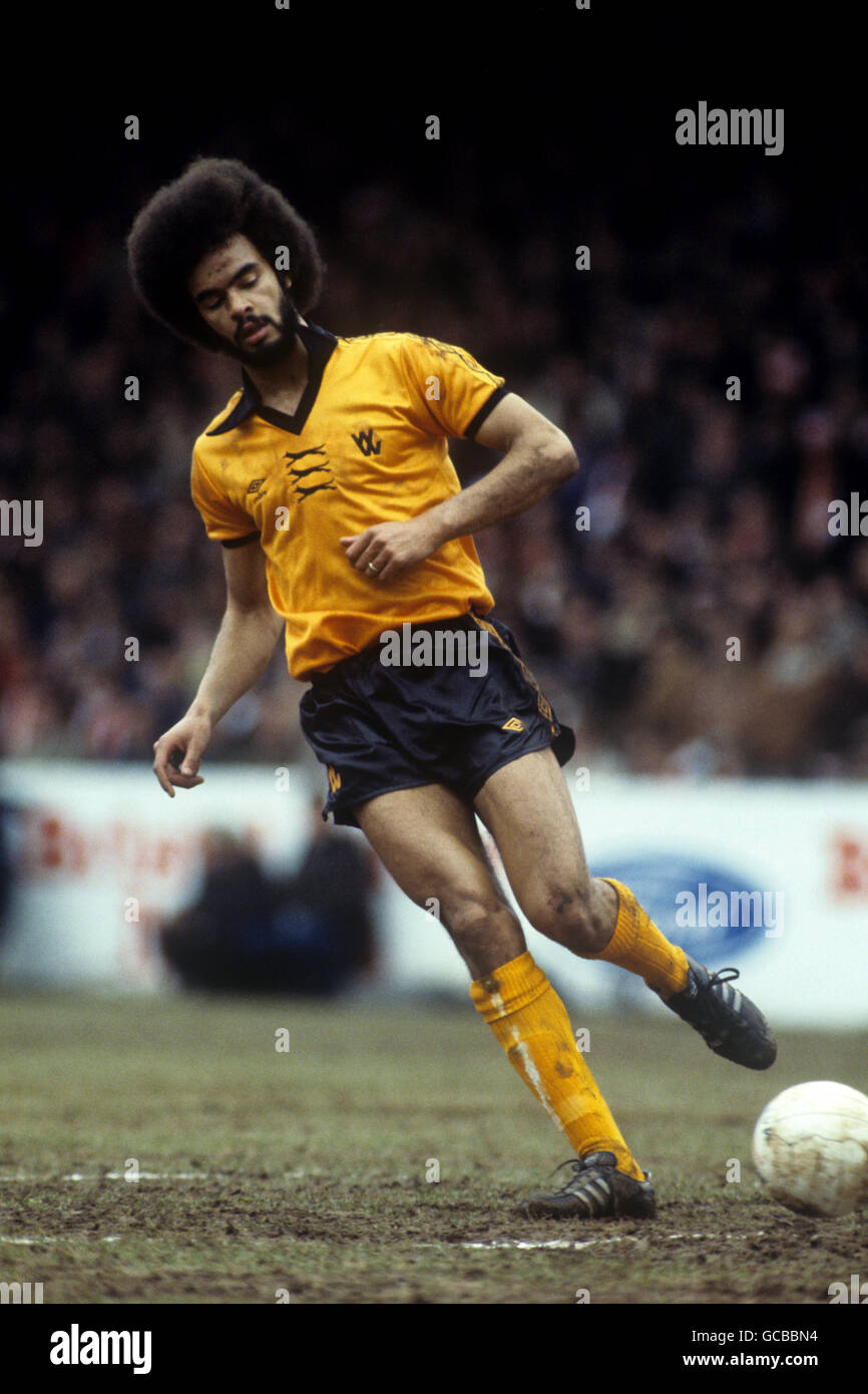 Football - League Division One - Arsenal / Wolverhampton Wanderers - Highbury Stadium. George Berry, Wolverhampton Wanderers Banque D'Images