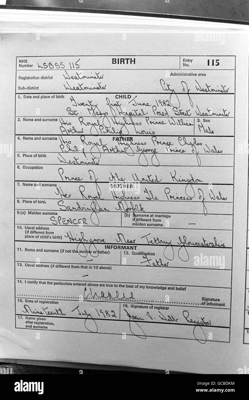L'inscription au registre des naissances de la ville de Westminster du Prince William de Galles, inscrite par le registraire Joan Webb au Palais de Kensington et signée 'Charles' par le Prince de Galles. Banque D'Images