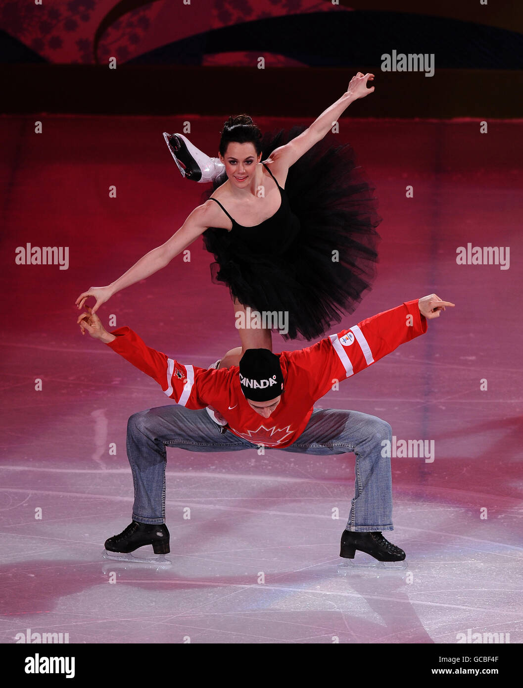 La vertu de Tessa au Canada et Scott Moir Winnesr de la glace Danse Figure Patinage médaille d'or en compétition dans le patinage artistique Gala Banque D'Images