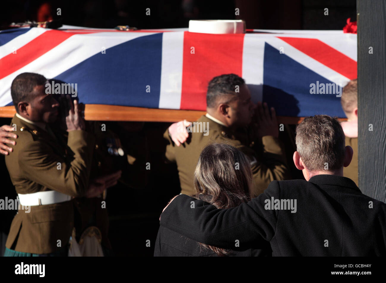 Les funérailles militaires du Soldat Sean McDonald, des frontières des Royal Scots, 1er Bataillon le Royal Regiment of Scotland a lieu au cimetière de Mortonhall et au crématorium d'Édimbourg. Banque D'Images