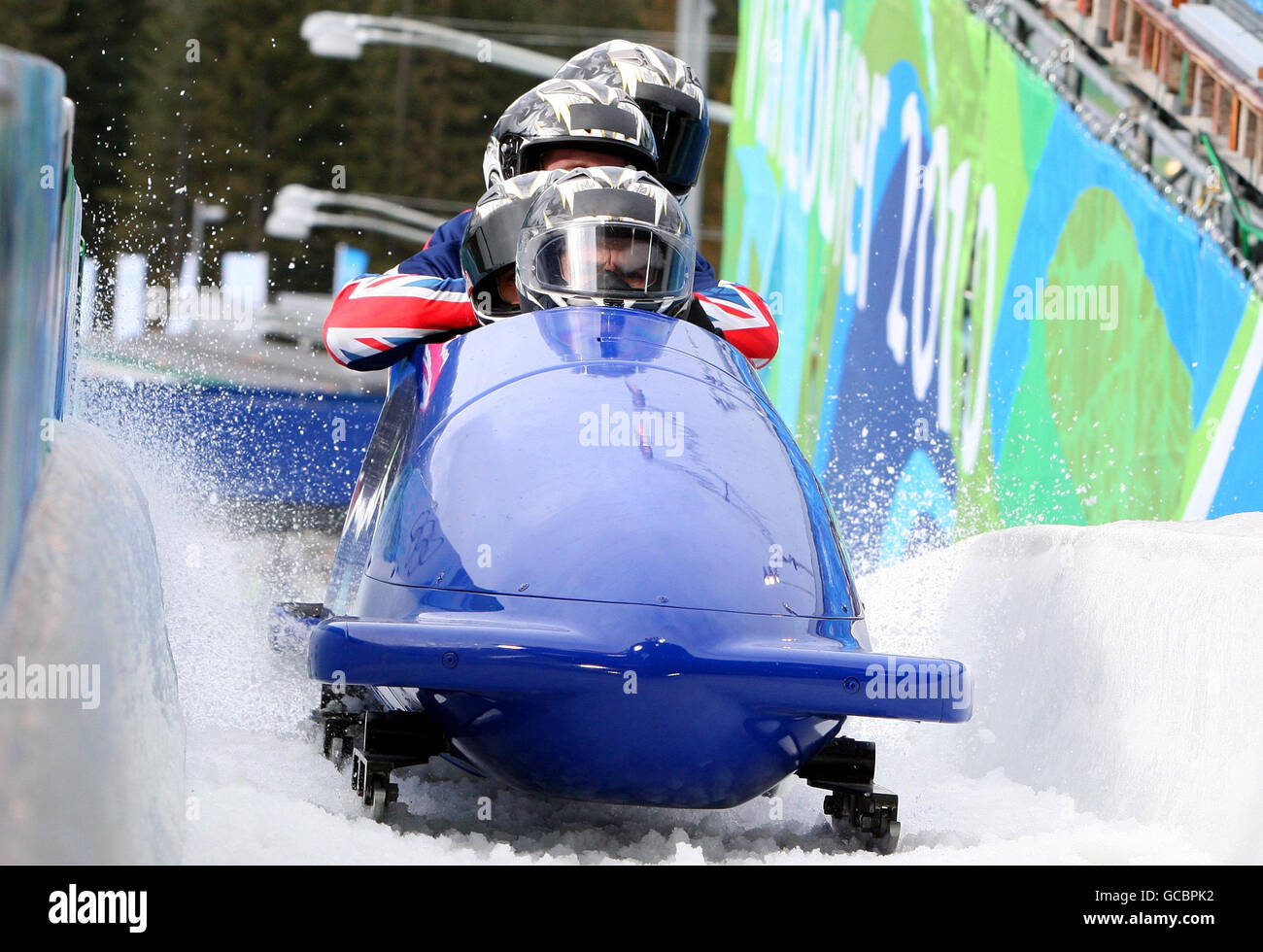 Les grands Britanniques ont une équipe de bobsleigh de quatre hommes avec le pilote John Jackson lors de la pratique de bobsleigh de quatre hommes aux Jeux olympiques d'hiver de 2010 à Vancouver au Whistler Sliding Centre, à Whistler, au Canada. Banque D'Images