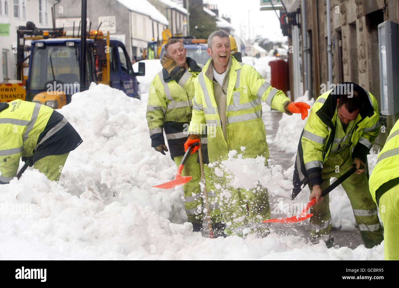 La neige conditionne Auchterarder, en Écosse, tandis que la pression froide se poursuit. Banque D'Images