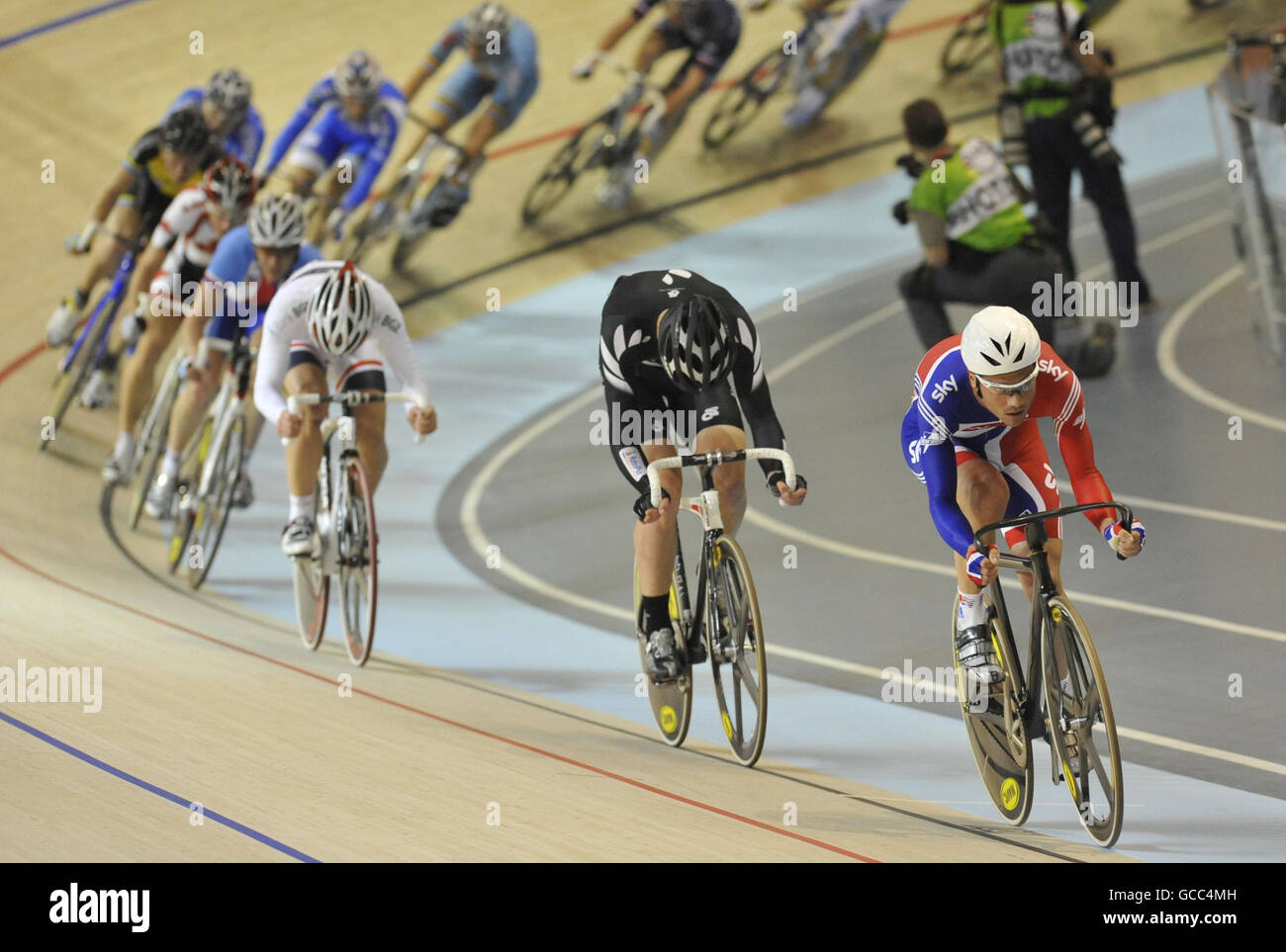 Chris Newton (à droite), en Grande-Bretagne, se déplace vers la cinquième place de la course à pied lors des championnats du monde de cyclisme sur piste à la Ballerup Super Arena, Copenhague, Danemark. Banque D'Images