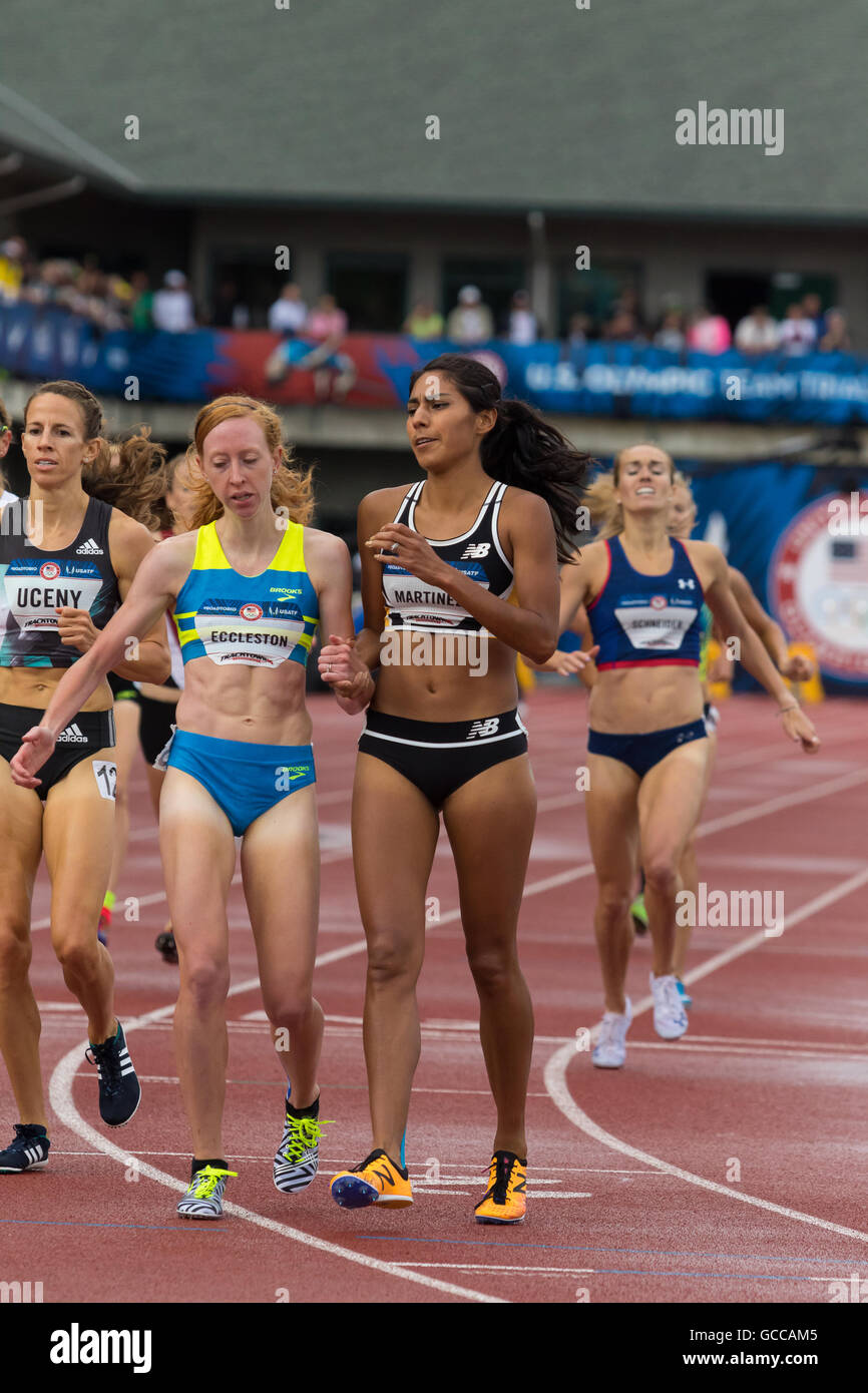 Eugene, États-Unis. 8 juillet, 2016. Brenda Martinez et Amanda Grange City à la fois l'avance à la condition des femmes 1500m finale à l'USATF 2016 Essais olympiques à l'historique Hayward Field de Eugene, Oregon, USA. Credit : Joshua Rainey/Alamy Live News. Banque D'Images