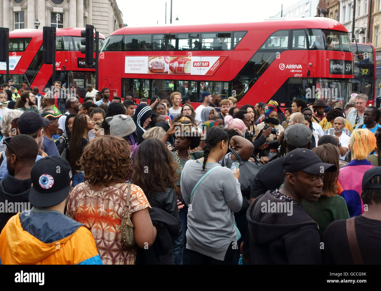 Londres, Royaume-Uni. 09 juillet 2016. Il y avait un grand Black vit Question protester à Brixton ce soir. Des centaines de manifestants ont bloqué la route principale à travers la zone occupée et la jonction de Brixton Hill et Acre Lane. (C) Jeffrey Blackler/Alamy Live News Banque D'Images