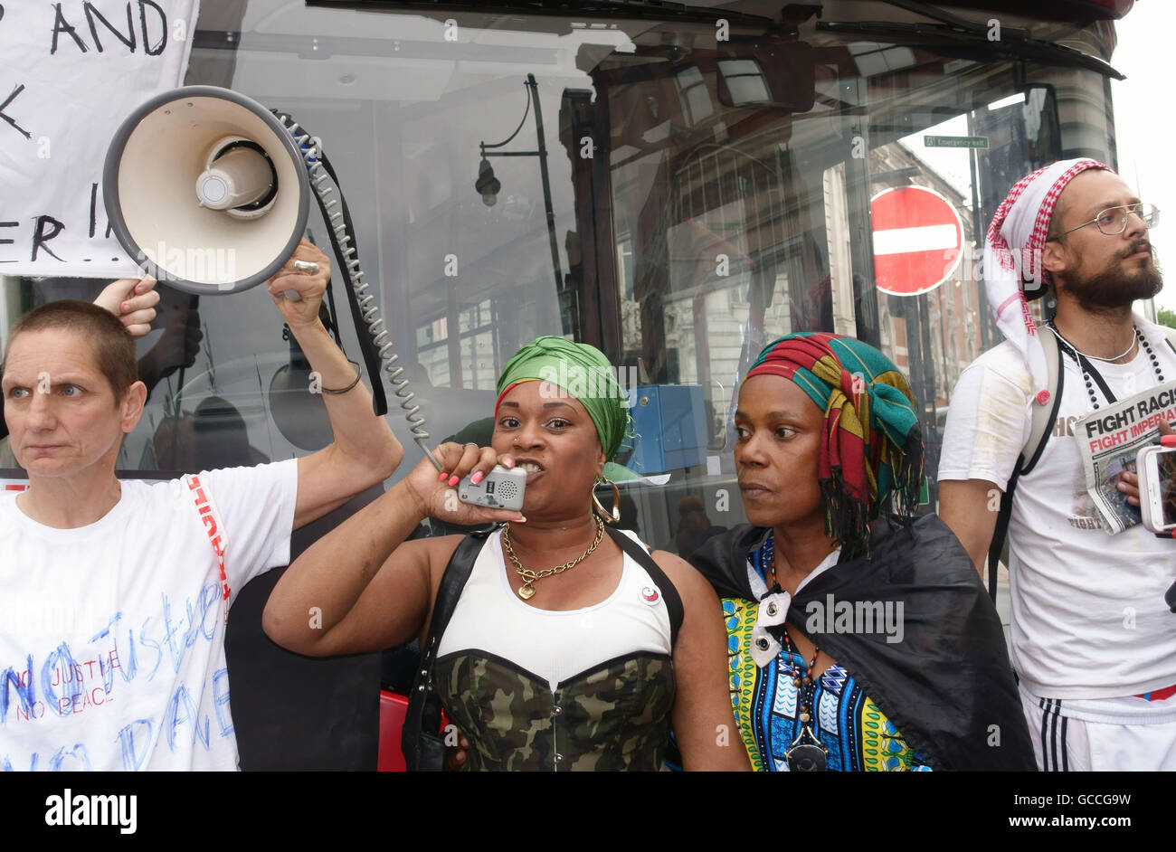 Londres, Royaume-Uni. 09 juillet 2016. Il y avait un grand Black vit Question protester à Brixton ce soir. Des centaines de manifestants ont bloqué la route principale à travers la zone occupée et la jonction de Brixton Hill et Acre Lane. (C) Jeffrey Blackler/Alamy Live News Banque D'Images
