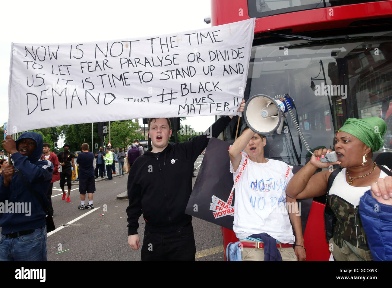Londres, Royaume-Uni. 09 juillet 2016. Il y avait un grand Black vit Question protester à Brixton ce soir. Des centaines de manifestants ont bloqué la route principale à travers la zone occupée et la jonction de Brixton Hill et Acre Lane. (C) Jeffrey Blackler/Alamy Live News Banque D'Images