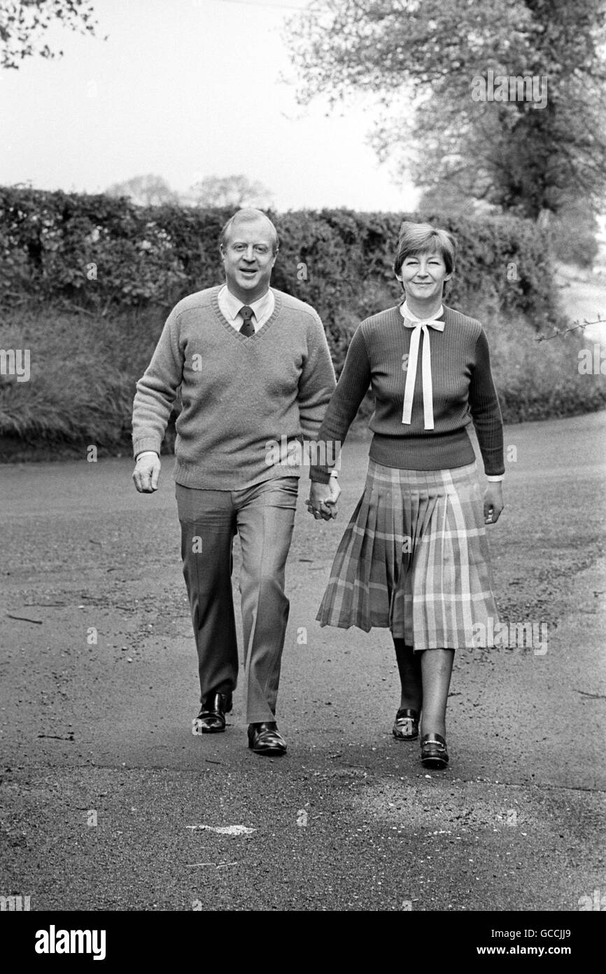 Mari et femme les candidats conservateurs, Nicholas et Ann Winterton, à la maison, à Astbury, dans le Cheshire.Ann Winterton est candidate potentielle pour le siège voisin de Congleton et Nicholas Winterton est debout dans la circonscription voisine de Macclesfield. Banque D'Images