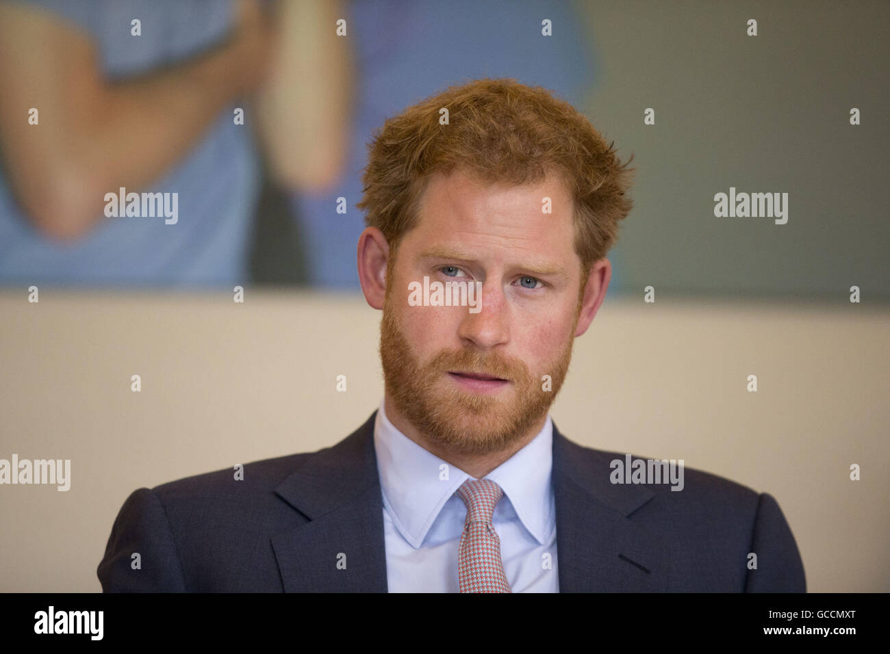 Le prince Harry prend part à une table ronde avec le VIH les médecins au King's College Hospital de Londres du sud dans le cadre de son désir d'en apprendre davantage et de sensibiliser le public à la lutte contre le VIH et le SIDA à l'échelle internationale et au Royaume-Uni. Banque D'Images