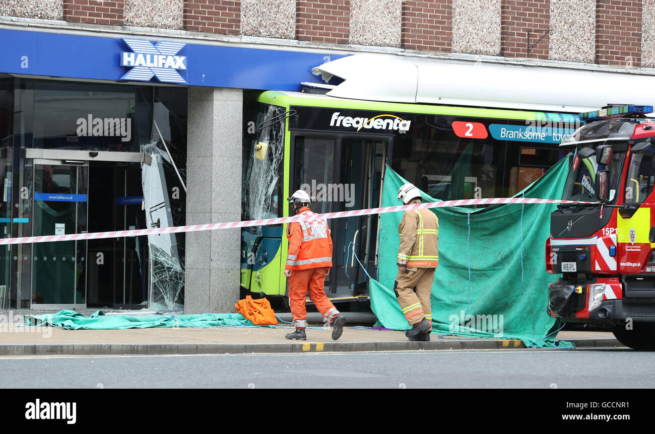 La scène à Darlington où une vieille femme est morte après un piéton est écrasé dans un bus direction générale de la Banque Halifax. Banque D'Images