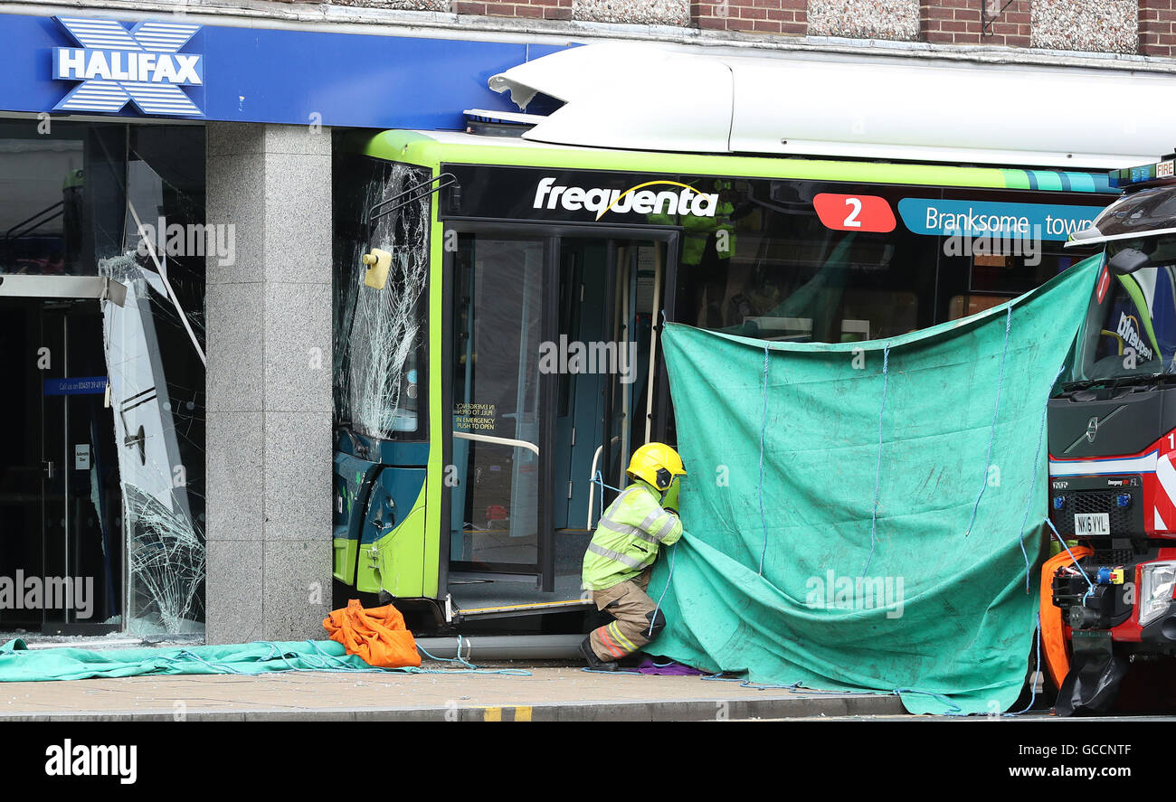 La scène à Darlington où une vieille femme est morte après un piéton est écrasé dans un bus direction générale de la Banque Halifax. Banque D'Images